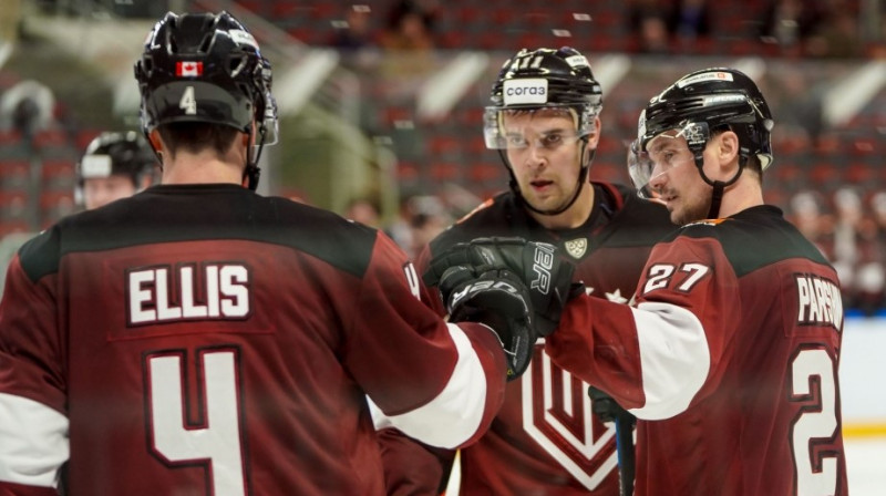 No kreisās: Morgans Eliss, Kristaps Sotnieks, Deniss Paršins. Foto: Raimonds Volonts/dinamoriga.lv