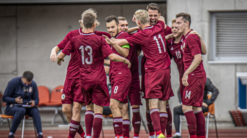 Latvijas U21 izlase priecājas par vārtu guvumu. Foto: LFF