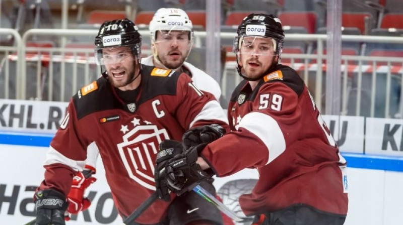 Lauris Dārziņš (pa kreisi) un Zeks Mičels (pa labi). Foto: Raimonds Volonts/dinamoriga.lv