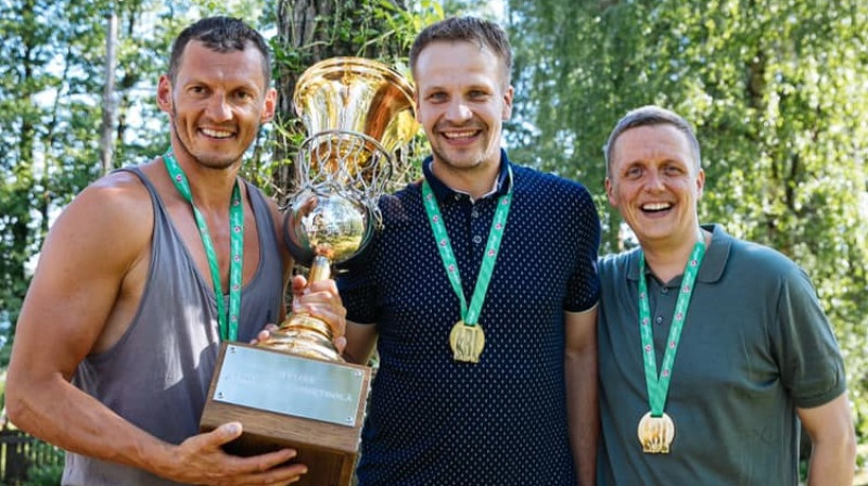 Jānis Blūms, Jānis Gailītis un "VEF Rīga" prezidents Edgars Jaunups 2020. gada jūnijā. Foto: VEF