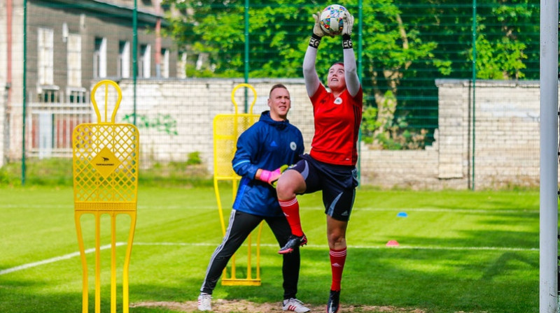 Latvijas sieviešu futbola izlases treniņš pirms spēles ar Islandi. Foto: LFF