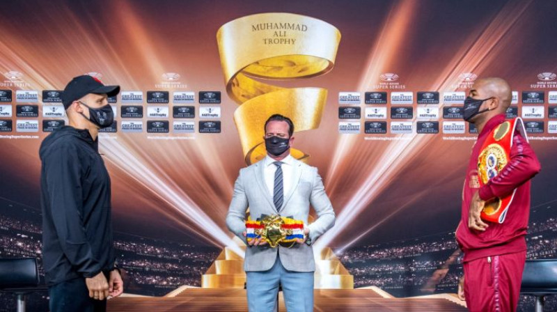 Mairis Briedis un Juniels Dortikoss. Foto: World Boxing Superseries