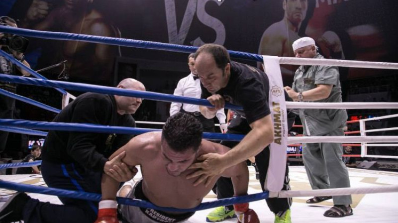 Manuels Čarrs pēc cīņas pret Mairi Briedi 2015. gadā. Foto: Akhmat Fight Show