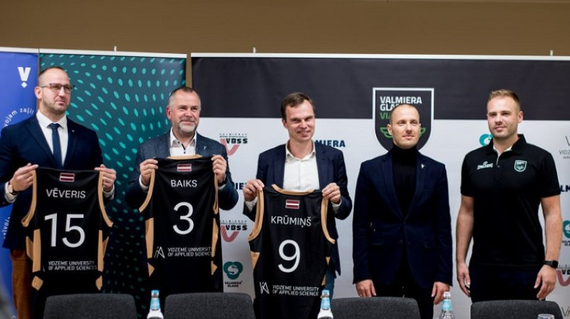 Ģirts Vēveris, mērs Jānis Baiks, ViA rektors Gatis Krūmiņš, ģenerālmenedžeris Miks Balodis, Roberts Zeile. Foto: Jānis Lārmanis