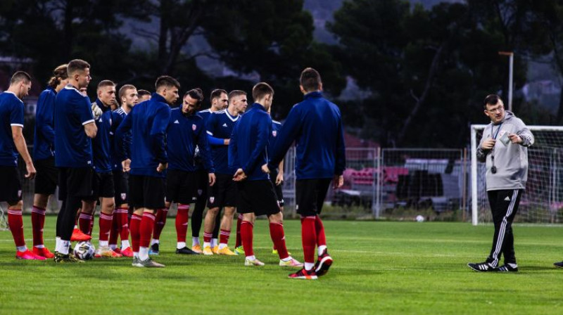 Futbola izlase, gatavojoties spēlei ar Melnkalni. Foto: LFF