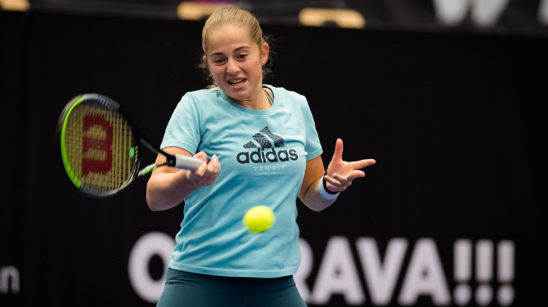 Aļona Ostapenko treniņā Ostravā. Foto: AFP/Scanpix