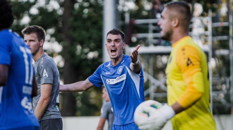 Emocijas Rīgas derbijos ierasti sit augstu vilni, arī RFS uzbrucējam Darko Lemajičam, kurš iepriekš spēlējis "Riga" klubā. Foto: RFS