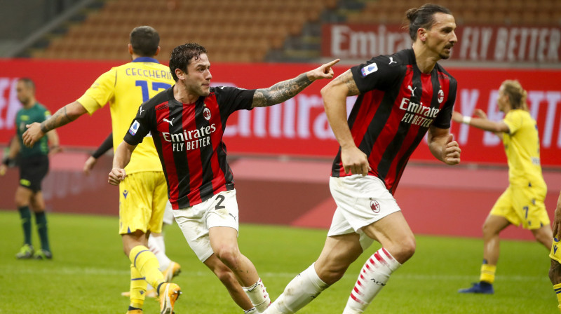 Zlatans Ibrahīmovičs (pirmais no labās) pēc izlīdzinājuma panākšanas. Foto: Antonio Calanni/AP/Scanpix