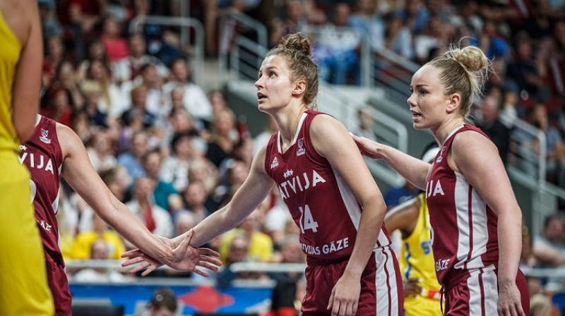 Luīze Šepte un Ilze Jākobsone. Foto: Romāns Kokšarovs/Mikus Kļaviņš