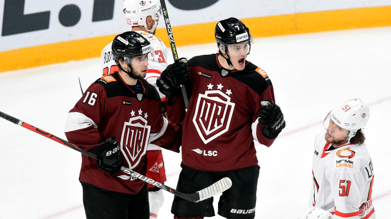Kristaps Zīle (nr. 7) un Mārtiņš Dzierkals (nr. 16). Foto: ZUMAPRESS.com/Scanpix