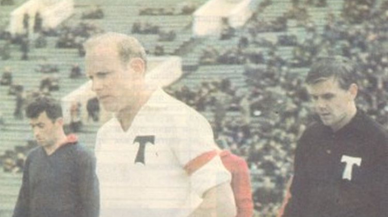 Leģendārais foto - Maskavas "Torpedo" kapteinis leģendārais Eduards Streļcovs un vārtsargs Laimonis Laizāns.