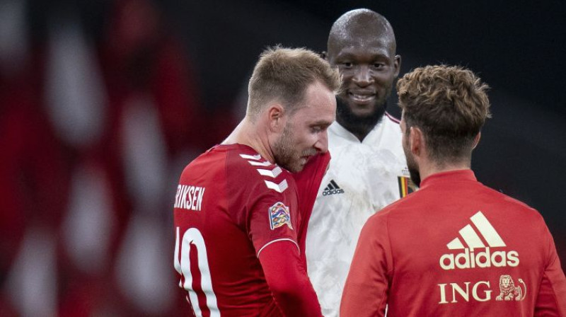 Kristians Ēriksens un Romelu Lukaku iepriekšējā Dānijas un Beļģijas spēlē. Foto: EPA/Scanpix