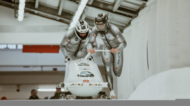 Dāvis Kaufmanis un Ivo Dans Kleinbergs. Foto: Mareks Gaļinovskis/bobslejs.lv