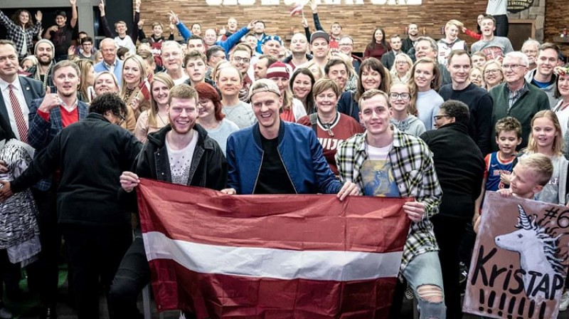 Dāvis Bertāns, Kristaps Porziņģis un Anžejs Pasečņiks 2020. gada 7. februārī. Foto: Wizards