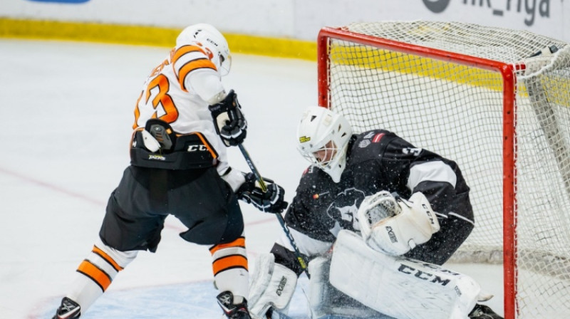 Bruno Brūveris "Rīgas" vārtos. Foto: Kaspars Volonts/HK Rīga