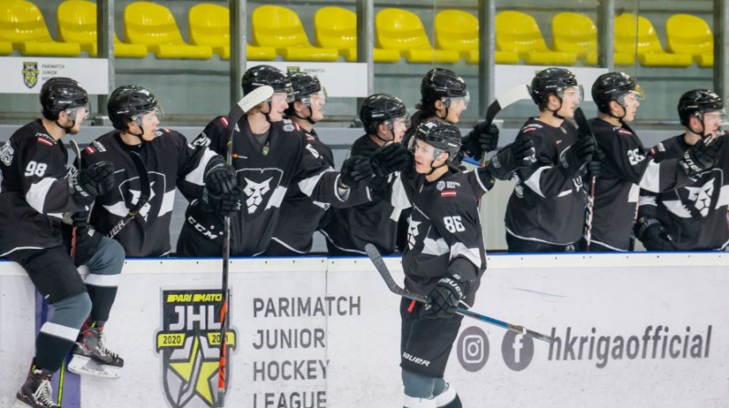 Daņila Larionovs (nr. 86) atzīmē vārtu guvumu. Foto: Kaspars Volonts/hkr.lv