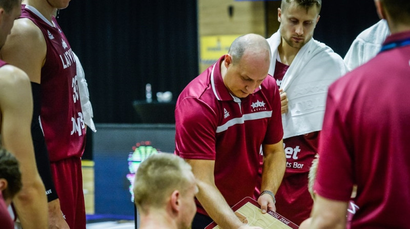 Roberts Štelmahers un Latvijas valstsvienība: 1-1 Sarajevā. Foto: Basket.lv
