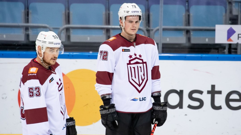 Jānis Švanenbergs (nr. 72) un Pāvels Černovs (nr. 53). Foto: Artūrs Stabulnieks/dinamoriga.lv