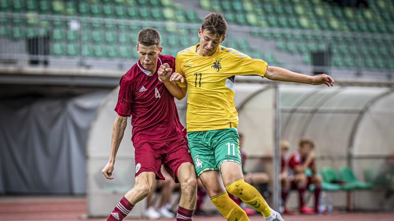 Epizode no Latvijas un Lietuvas U17 izlašu spēles Baltijas kausā. Foto: LFF