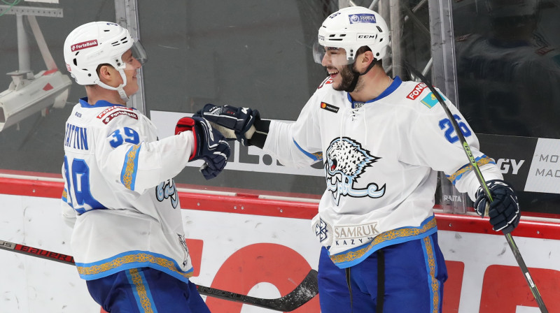 Nursultanas "Barys" leģionāri Mets Fretins un Fils Varone. Foto: hcbarys.kz