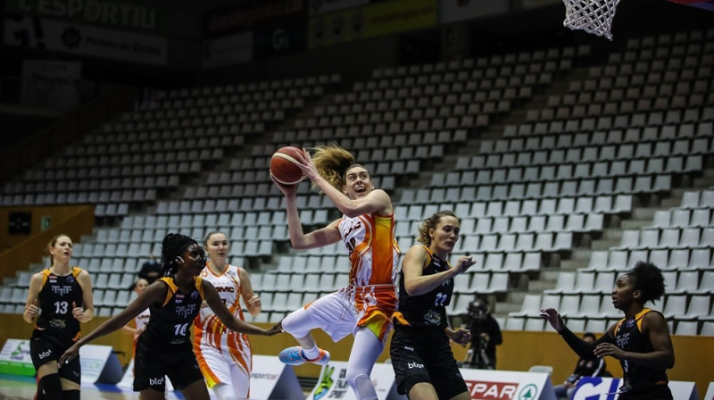 Breana Stjuarte 2020. gada 4. decembra spēlē pret Rīgas TTT. Foto: FIBA