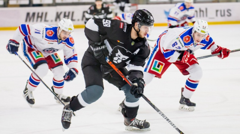 Patriks Zabusovs (Nr. 98) pret "Mihailova Akadēmiju". Foto: Kaspars Volonts/HK Rīga