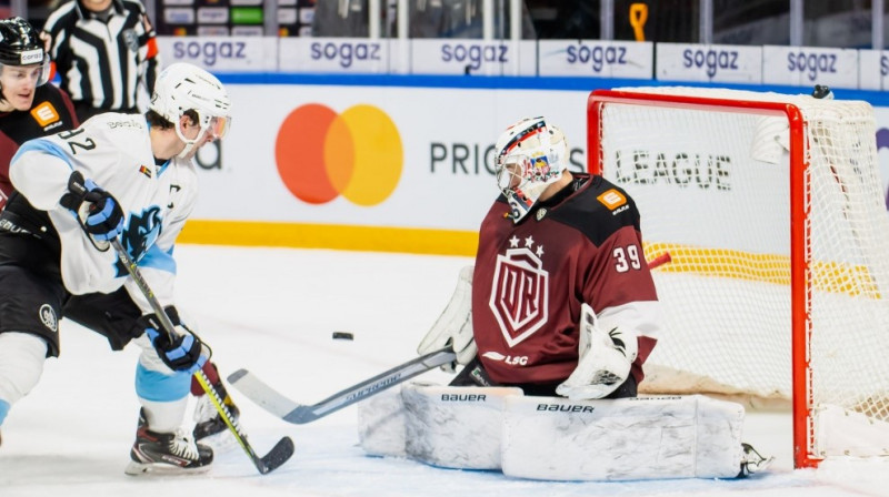 Šeins Prinss (nr. 92) Jāni Vori šovakar pārspēja divas reizes. Foto: Kaspars Volonts/dinamoriga.lv