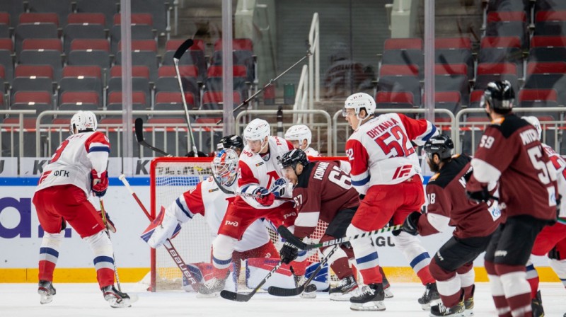 Epizode no sezonas pirmās savstarpējās spēles. Foto: Kaspars Volonts, dinamoriga.lv