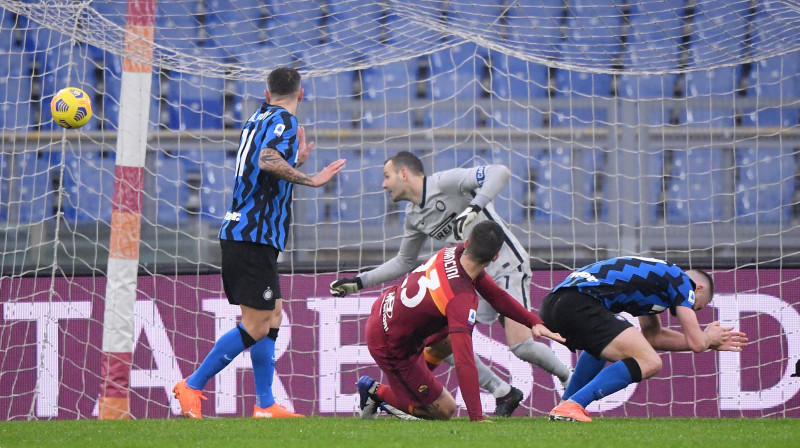 Džanluka Mančīni izlīdzināja spēles rezultātu. Foto: REUTERS/Scanpix.ee