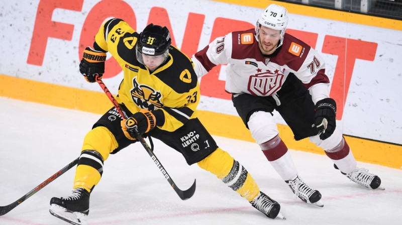 Miks Indrašis darbībā abu komandu iepriekšējā duelī. Foto: HC Severstal