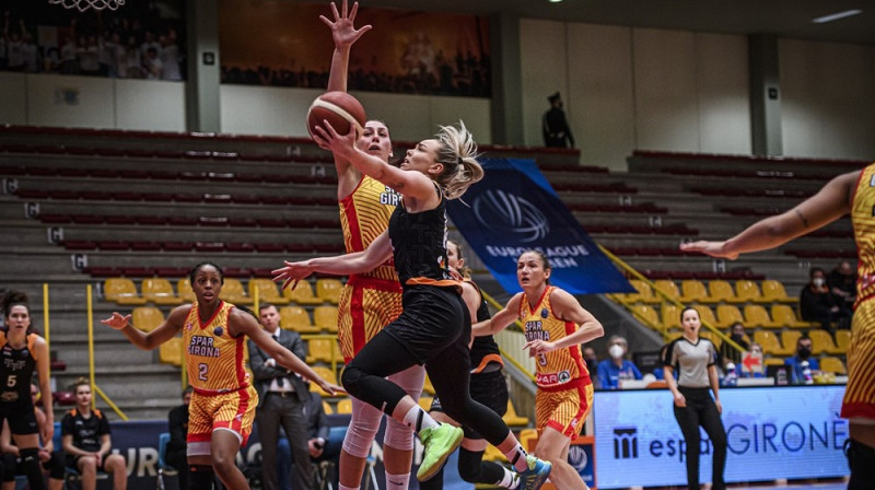 Ilze Jākobsone: 14 punkti pret "Uni Girona". Foto: FIBA