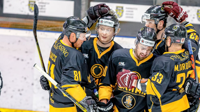 Georgijs Pujacs, Gatis Sprukts, Emīls Ezītis, Lauris Bajaruns un Maksims Širokovs. Foto: Optibet hokeja līga