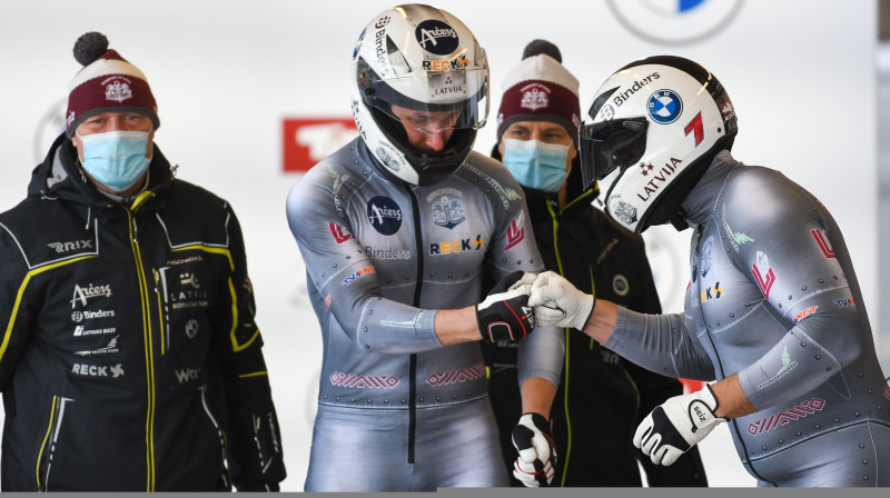Oskars Melbārdis un Edgars Nemme startā. Foto: Viesturs Lācis/bobslejs.lv