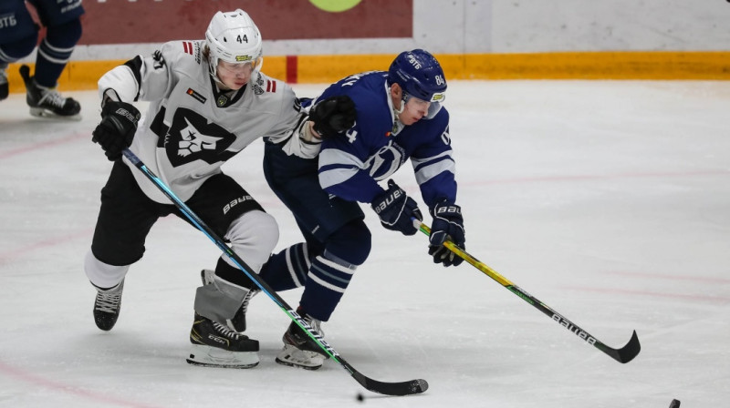Rūdolfs Spilva (Nr. 44) cīņā pret Maskavas "Dynamo". Foto: hkr.lv