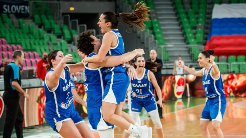 Grieķijas izlase priecājas pēc iekļūšanas Eiropas čempionātā. Foto: FIBA