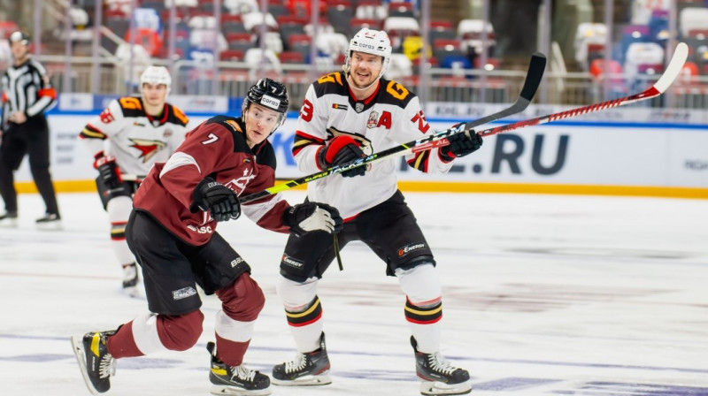 Kristaps Zīle savu iepriekšējo maču aizvadīja tieši pret ''Avangard''. Foto: Kaspars Volonts/dinamoriga.lv