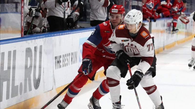 Ernests Ošenieks spēlē pret ''Lokomotiv''. Foto: dinamoriga.lv