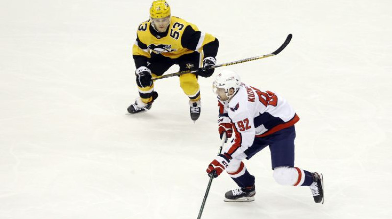 Teodors Bļugers un Jevgeņijs Kuzņecovs. Foto: USA Today Sports/Scanpix
