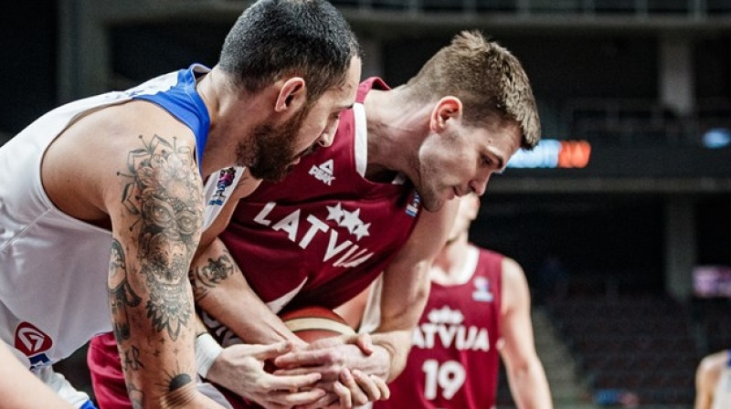 Ojārs Siliņš ar bumbu. Foto: fiba.basketball/eurobasket