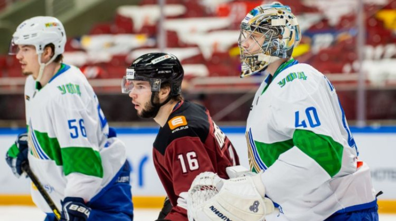 Mārtiņš Dzierkals Ufas "Salavat Yulaev" vārtu priekšā. Foto: Kaspars Volonts, Dinamo Rīga
