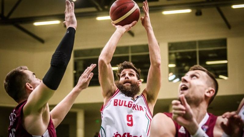 Čavdars Kostovs spēlē pret Latviju. Foto: FIBA