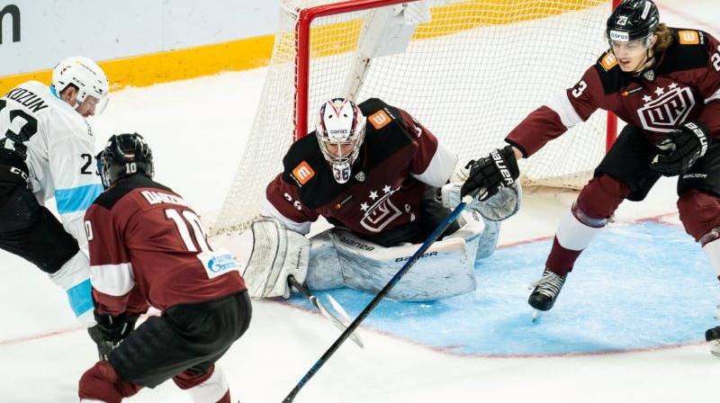 Jānis Voris vārtos. Foto: Kaspars Volonts/dinamoriga.lv