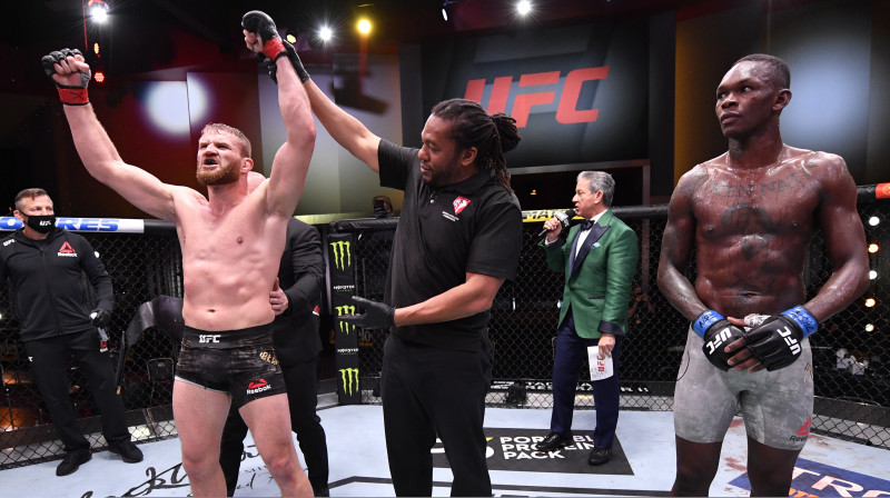 Jans Blahovičs un Izraels Adesanja pēc cīņas. Foto: USA Today Sports/Scanpix