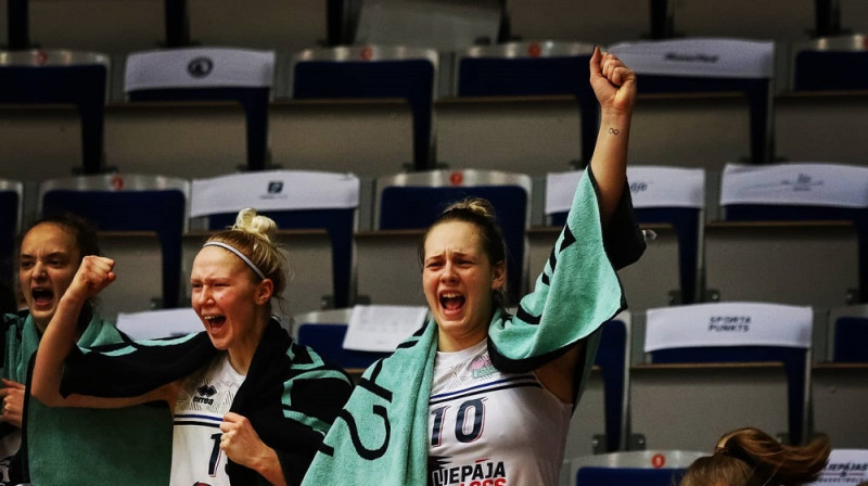 Raivita Koreņika un Elvija Veršele 2021. gada 14. martā. Foto: Ģirts Gertsons
