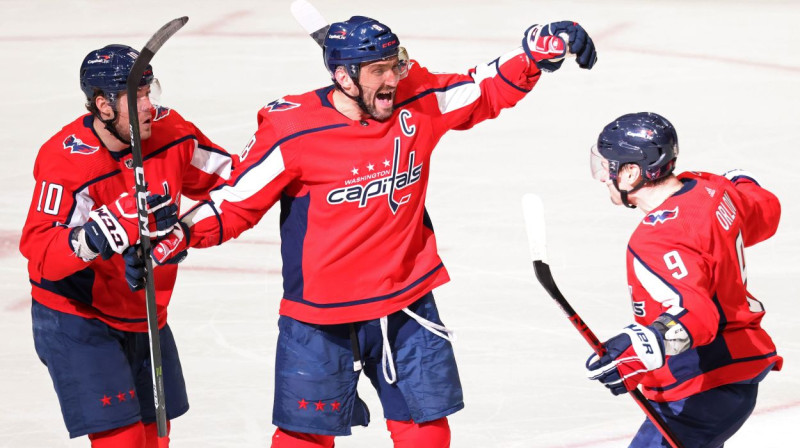 Aleksandrs Ovečkins (Nr. 8) ar komandas biedriem. Foto: Geoff Burke/USA Today Sportts/Scanpix