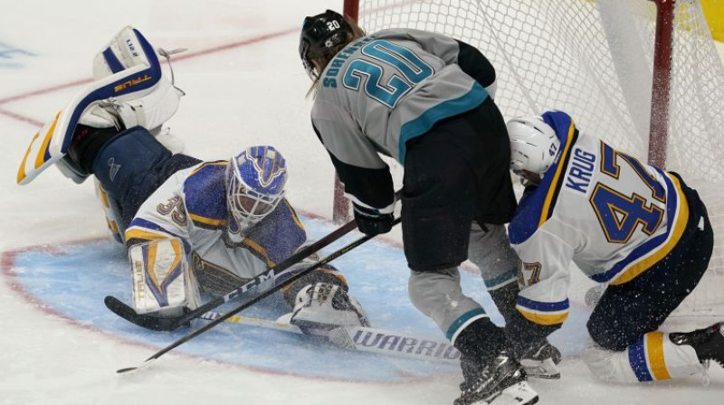 Markuss Serensens, cīnoties Sentluisas "Blues" vārtu priekšā. Foto: AP/Scanpix