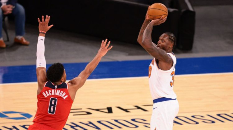Rui Hačimura un Džūliuss Rendls. Foto: USA Sports Today/Scanpix
