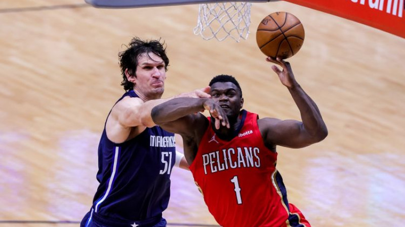 Bobans Marjanovičs un Zaions Viljamsons. Foto: USA Today Sports/Scanpix