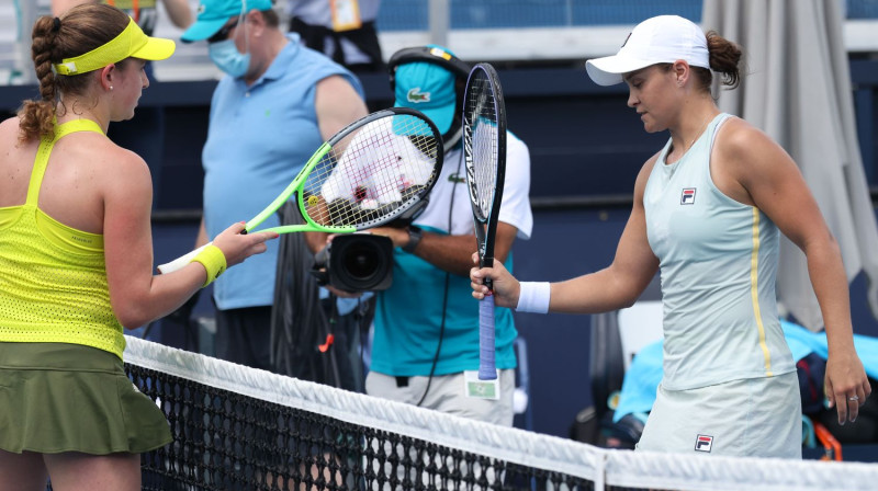 Aļona Ostapenko un Ešlija Bārtija. Foto: USA Today Sports/Scanpix