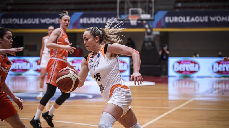 Ilze Jākobsone: visvairāk rezultatīvu piespēļu LSBL sezonā. Foto: FIBA